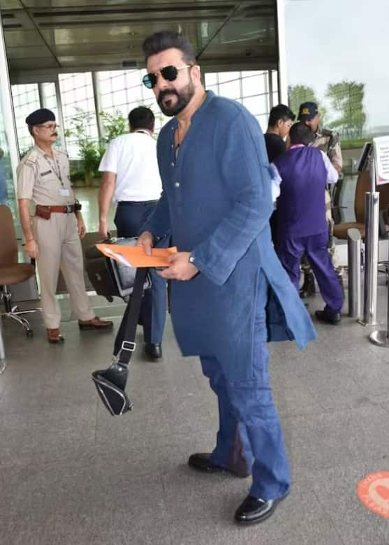Sanjay Dutt appeared in dark glasses and blue look at the airport, fans liked his handsome look Sanjay Dutt appeared in dark glasses and blue look at the airport, fans liked his handsome look