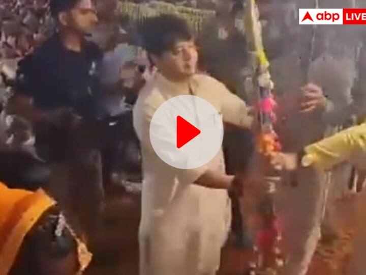 Jyotiraditya Scindia Attended Tribal Conference In Guna And Dancing With Tribals Congress MP News Ann Watch: आदिवासियों संग झूमकर नाचे 'महाराज', लोक कलाकारों से मिलाई ताल से ताल, देखें Video