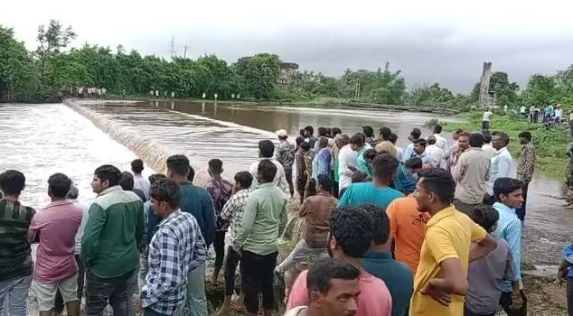 In Gir Somnath, two youths were dragged into the river, one was found dead Gir Somnath: ગીર સોમનાથમાં બે યુવકો નદીમાં તણાયા, એકનો મૃતદેહ મળ્યો બીજાની શોધખોળ ચાલુ