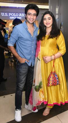 'Mayaa' Premier: প্রেক্ষাগৃহে হাজির 'মায়া', প্রিমিয়ারে কেক কেটে সেলিব্রেট করল গোটা টিম