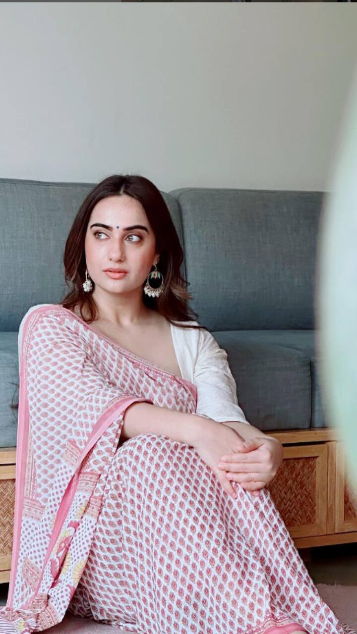 लोकप्रिय युट्युबर कुशा कपिलाने (Kusha Kapila) काही दिवस सोशल मिडीयापासून (Social Media) ब्रेक घेतला होता. आता या मोठ्या ब्रेकनंतर तिने जोगदार कमबॅक केले आहे. या कमबॅकनंतर कुशा कपिला 'स्वाईप राईड' चा तिसरा सीजन ती घेऊन आली आहे.