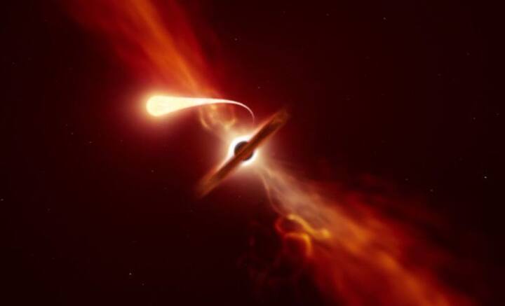 মহাকাশ গবেষণার সবচেয়ে গুরুত্বপূর্ণ অংশ। কৃষ্ণগহ্বরের রহস্য নিয়ে গবেষণা চলছে যুগ যুগ ধরে। তাতেই এবার বেনজির ঘটনা সামনে এল। নিকষ কালো অন্ধকার থেকে বিশালাকার এক কৃষ্ণগহ্বরের উজ্জ্বল আলোয় উদ্ভাসিত হওয়ার ঘটনা সামনে এল। চোখের পলকেই এই ভোলবদল ঘটে বলে জানা গেল।