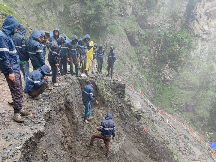 Amarnath Yatra 2023 Stopped View of Rain Landslide Devotee stranded Jitender Singh Reacts 10 Points Amarnath Yatra 2023: अमरनाथ यात्रा लगातार दूसरे दिन स्थगित, बारिश और भूस्खलन में फंसे भक्त, लगा रहे मदद की गुहार। 10 बड़ी बातें