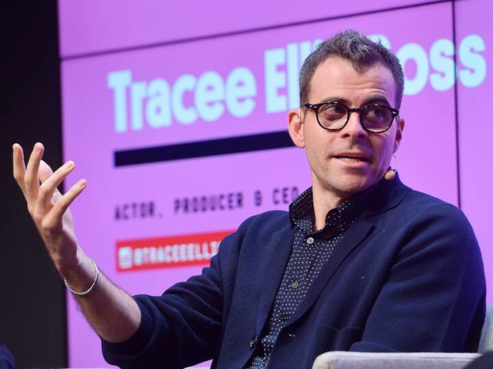 थ्रेड्स को लेकर इंस्टाग्राम हेड Adam Mosseri ने कहा कि थ्रेड्स का लक्ष्य ट्विटर को रिप्लेस करना नहीं है. इसके बजाय इसका लक्ष्य इंस्टाग्राम पर उन समुदायों के लिए एक पब्लिक स्पेस बनाना है जिन्होंने वास्तव में ट्विटर को कभी नहीं अपनाया.