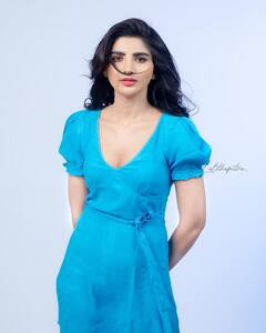 Jabardasth Varsha: నీలి రంగు డ్రెస్సులో మైమరపించే అందం జబర్ధస్త్ వర్ష