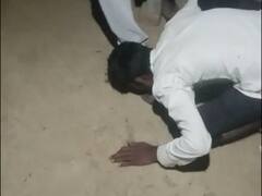 सोनभद्र: नप गया युवक से थूक चटवाने वाला दबंग लाइनमैन, पुलिस के बाद बिजली विभाग की बड़ी कार्रवाई