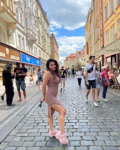 Ketika Sharma Photos: విదేశీ వీధుల్లో 'బ్రో' బ్యూటీ హొయలు!