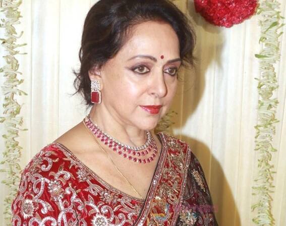 Bollywood Actress : Hema Malini Told That Filmmaker Wanted to Remove my Saree Pin Bollywood Actress : ડ્રિમ ગર્લ હેમા માલિનીનો ધડાકો...