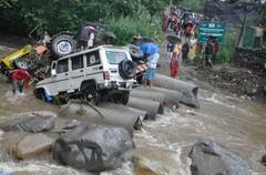 Monsoon: ਪਹਾੜਾਂ 'ਚ ਮਾਨਸੂਨ ਨੇ ਮਚਾਈ ਤਬਾਹੀ, ਪਾਣੀ-ਪਾਣੀ ਹੋਇਆ ਦੇਸ਼! ਤਸਵੀਰਾਂ 'ਚ ਦੇਖੋ ਮੀਂਹ ਕਾਰਨ ਹੋਈ ਤਬਾਹੀ