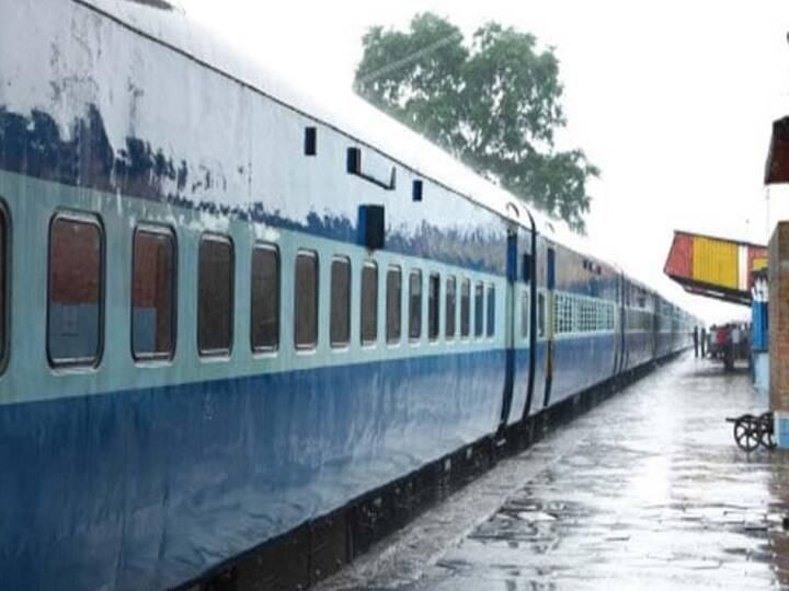 Northern Railways says 17 Trains Cancelled 12 Diverted Due To Heavy Rainfall வட இந்தியாவை உலுக்கி எடுக்கும் கனமழை..17 ரயில்கள் ரத்து..மாற்றி விடப்பட்ட 12 ரயில்கள்
