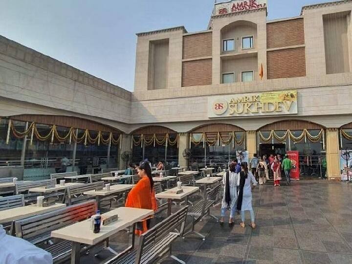 मुरथल अभी खाने-पीने के शौकीनों के लिए केंद्र बनकर उभरा है. खासकर दिल्ली-एनसीआर के लोग अक्सर मुरथल जाकर भरपेट खाने का आनंद उठाना पसंद करते हैं. 1956 में बना अमरीक सुखदेव ढाबा मुरथल की पहचान है. इसके आलू पराठे बहुत फेमस हैं. यह वैश्विक स्तर पर 23वें स्थान पर है.