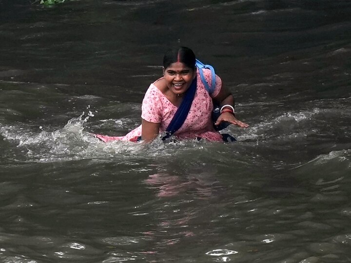 Delhi Heavy Rain News: दिल्ली में बारिश की आफत, पेड़ गिरने के 24 मामले दर्ज, मिंटो रोड आवाजाही के लिए बंद, इन इलाकों में सड़कें दिखीं जलमग्न 