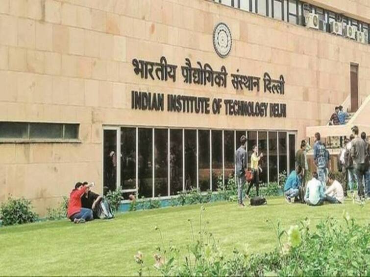 IIT Delhi Student Found Hanging In Hostel Room Says police ஐஐடியில் என்னதான் நடக்குது..? தொடரும் மர்மம்.. அறையில் தூக்கில் தொங்கியபடி கண்டெடுக்கப்பட்ட மாணவர்!