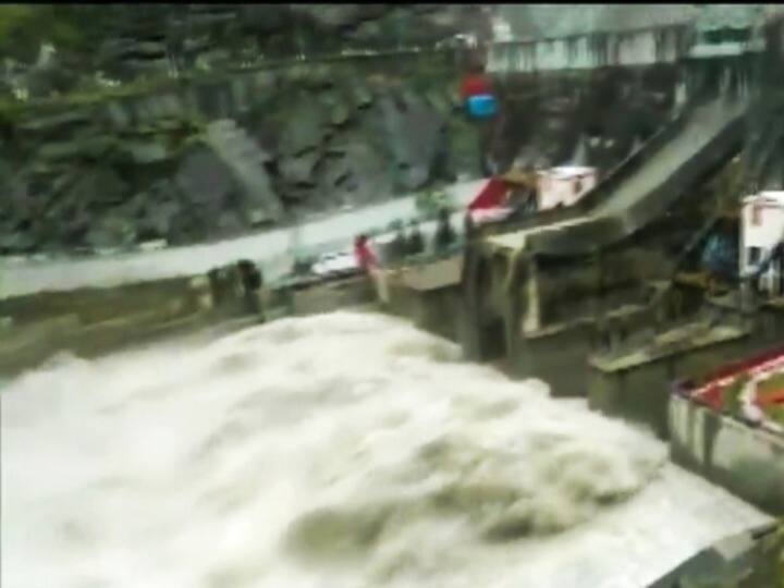 1500 cusecs of water released from Nathpa dam ann Himachal Rain News: भारी बारिश से बढ़ा सतलुज नदी का जलस्तर, नाथपा बांध से छोड़ा गया 1500 क्यूसेक पानी