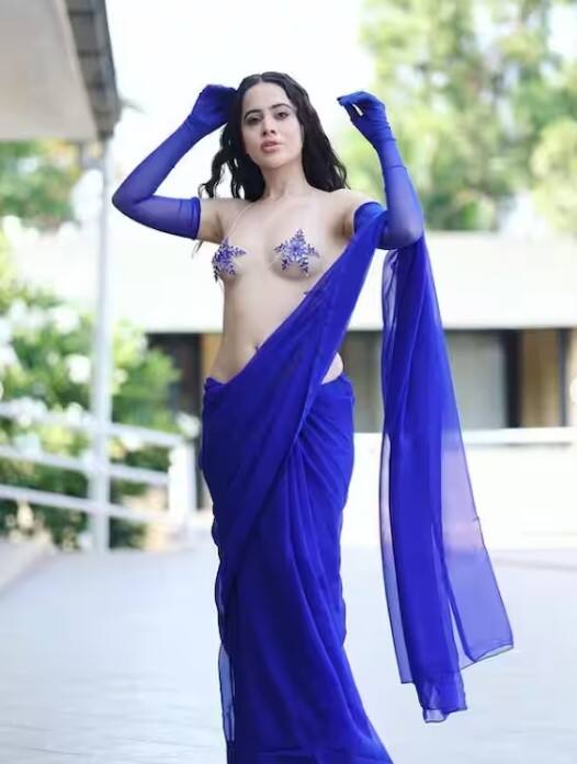 ਉਰਫੀ ਦੇ ਸਾੜ੍ਹੀ ਅਵਤਾਰ ਨੂੰ ਦੇਖ ਕੇ ਪ੍ਰਸ਼ੰਸਕ ਉਸ ਵੱਲ ਧਿਆਨ ਦਿੰਦੇ ਨਜ਼ਰ ਆਏ। ਇਸ ਦੇ ਨਾਲ ਹੀ ਉਰਫੀ ਦਾ ਬਲਾਊਜ਼ ਵੀ ਕਾਫੀ ਚਰਚਾ 'ਚ ਰਿਹਾ।