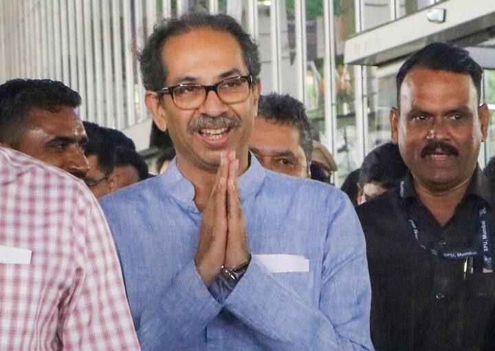 हलफनामे के अनुसार, शिवसेना नेता उद्धव ठाकरे ने अपनी 143.26 करोड़ रुपये की संपत्ति घोषित की है. इसमें चल और अचल दोनों संपत्ति शामिल है.