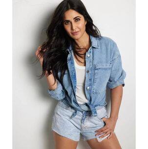 दरअसल ये किस्सा उस दौर का है. जब कैटरीना ने फिल्म ‘बूम’ से अपना करियर शुरू किया था. इस फिल्म में उनके साथ अमिताभ बच्चन जैसे सितारे नजर आए थे. फिल्म में कैटरीना का काफी बोल्ड लुक देखने को मिला था. जिसके बाद महेश भट्ट ने उन्हें ‘साया’ के लिए कास्ट कर लिया था.