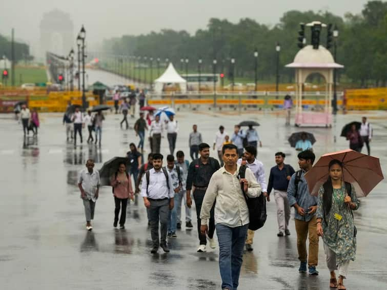 Delhi breaks 40-year rainfall record, Several Dead in North India Delhi Rains: ఢిల్లీని ముంచెత్తుతున్న వానలు, 40 ఏళ్ల రికార్డు బద్దలు - మరి కొన్ని రోజులు ఇంతే!