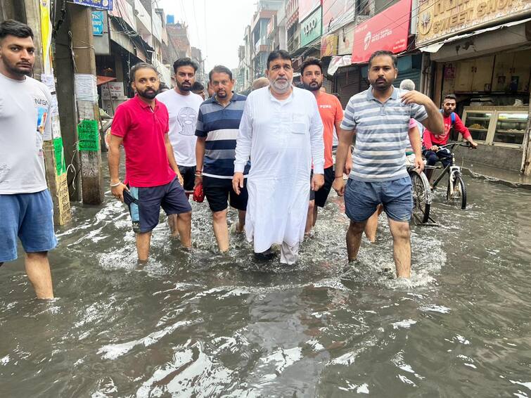 Flood like conditions also happened in Ludhiana  MLA took stock of the situation Ludhiana News: ਲੁਧਿਆਣਾ ਵਿੱਚ ਵੀ ਬਣੇ ਹੜ੍ਹ ਵਰਗੇ ਹਲਾਤ ! ਵਿਧਾਇਕ ਨੇ ਲਿਆ ਸਥਿਤੀ ਦਾ ਜਾਇਜ਼ਾ