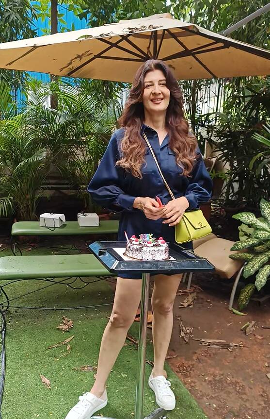 Sangita Bijlani ने सादगी के साथ सेलिब्रेट किया अपना बर्थडे, 63 साल की हो गई हैं सलमान खान की एक्स गर्लफ्रेंड