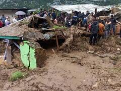 In Pics: हिमाचल प्रदेश में भारी बारिश की वजह से लैंडस्लाइड, मकान धंसने से पति-पत्नी और बेटे की मौत