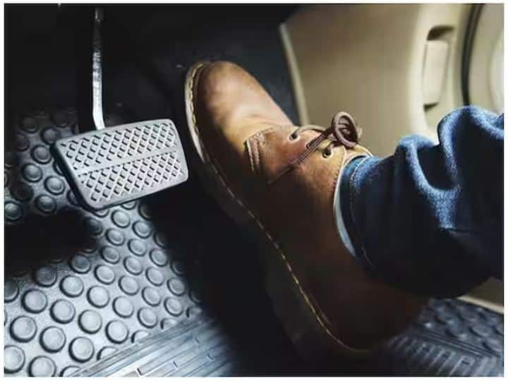 Car Brake Fail: अगर फेल हो जाये कार का ब्रेक तो घबराएं नहीं, बस करें ये काम What to Do If Your Brakes Fail Some important useful tips for car brake fail Car Brake Fail: अगर फेल हो जाये कार का ब्रेक तो घबराएं नहीं, बस करें ये काम