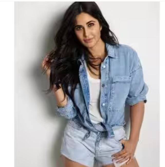 ਅਸਲ ਵਿੱਚ ਇਹ ਕਹਾਣੀ ਉਸ ਦੌਰ ਦੀ ਹੈ। ਜਦੋਂ ਕੈਟਰੀਨਾ ਨੇ ਫਿਲਮ 'ਬੂਮ' ਨਾਲ ਆਪਣੇ ਕਰੀਅਰ ਦੀ ਸ਼ੁਰੂਆਤ ਕੀਤੀ ਸੀ। ਇਸ ਫਿਲਮ 'ਚ ਉਨ੍ਹਾਂ ਨਾਲ ਅਮਿਤਾਭ ਬੱਚਨ ਵਰਗੇ ਸਿਤਾਰੇ ਨਜ਼ਰ ਆਏ ਸਨ। ਫਿਲਮ 'ਚ ਕੈਟਰੀਨਾ ਦਾ ਬੇਹੱਦ ਬੋਲਡ ਲੁੱਕ ਦੇਖਣ ਨੂੰ ਮਿਲਿਆ। ਜਿਸ ਤੋਂ ਬਾਅਦ ਮਹੇਸ਼ ਭੱਟ ਨੇ ਉਸ ਨੂੰ 'ਸਾਇਆ' ਲਈ ਕਾਸਟ ਕੀਤਾ।