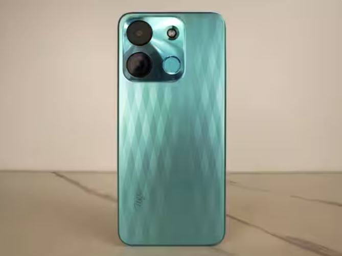 ਸੇਲ ਦੇ ਤਹਿਤ, ਤੁਹਾਨੂੰ ਚੁਣੇ ਹੋਏ ਬੈਂਕਾਂ ਦੇ ਡੈਬਿਟ ਅਤੇ ਕ੍ਰੈਡਿਟ ਕਾਰਡਾਂ 'ਤੇ ਆਕਰਸ਼ਕ ਛੋਟ ਦਿੱਤੀ ਜਾਵੇਗੀ, ਜਿਸ ਨਾਲ ਫੋਨ ਦੀ ਕੀਮਤ ਹੋਰ ਘੱਟ ਜਾਵੇਗੀ। ਮਲਟੀ-ਫੰਕਸ਼ਨਲ ਫਿੰਗਰਪ੍ਰਿੰਟ ਸੈਂਸਰ Itel A60s ਵਿੱਚ ਉਪਲਬਧ ਹੈ। ਇਸ ਦੇ ਨਾਲ ਹੀ ਕੰਪਨੀ 8GB ਰੈਮ ਅਤੇ 64GB ਰੋਮ ਸਪੋਰਟ ਵੀ ਦਿੰਦੀ ਹੈ।