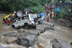 Monsoon: पहाड़ पर मानसून की मनमानी, पानी-पानी हुआ देश! तस्वीरों में देखिए भारी बारिश से मची तबाही का मंजर