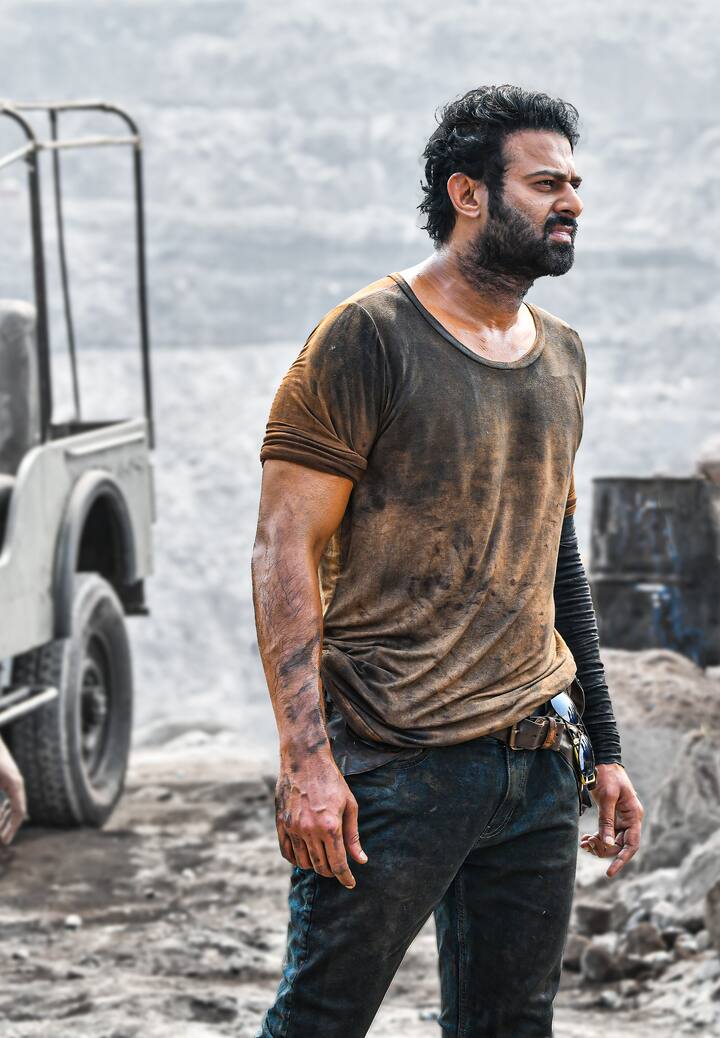 பாகுபலி பிரபாஸ் இந்தப் படத்தின் கதாநாயகனாக நடித்துள்ளார்.