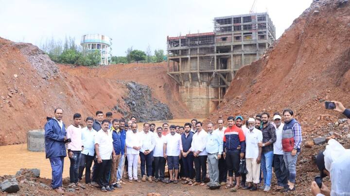 काळम्मावाडी धरणातून पाणी जॅकवेलमध्ये पोहोचल्याने आमदार सतेज पाटील, ऋतुराज पाटील, जयश्री जाधव यांनी मान्यवरांसह योजनेच्या ठिकाणी जाऊन पाहणी केली.