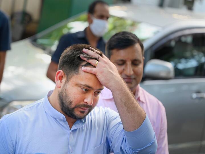 सर्वे में सबसे ज्यादा 47 फीसदी लोगों ने कहा कि लैंड फॉर जॉब मामले में चार्जशीट के बाद तेजस्वी यादव को इस्तीफा दे देना चाहिए. 42 फीसदी लोगों ने 'नहीं' में जवाब दिया. 11 फीसदी लोगों ने कहा कि उन्हें इस बारे में 'पता नहीं' है.