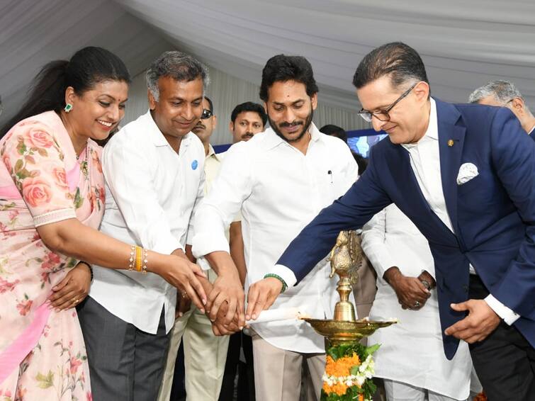 CM Jagan lays foundation stone for seven star hotels in gandikota of kadapa district CM Jagan: సెవెన్‌ స్టార్ హోటల్స్‌కి సీఎం శంకుస్థాపన, జగన్ అంటే కొత్త అర్థం చెప్పిన మంత్రి రోజా