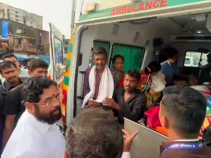 मुख्यमंत्री शिंदे गडचिरोली (Gadchiroli News) येथील नियोजित दौरा आटोपून ठाण्यातील (Thane News) निवासस्थानी परतत होते. पण वाटेतच मुख्यमंत्र्यांना एक रुग्णवाहिका रस्त्यातच बंद पडलेल्या अवस्थेत दिसली.