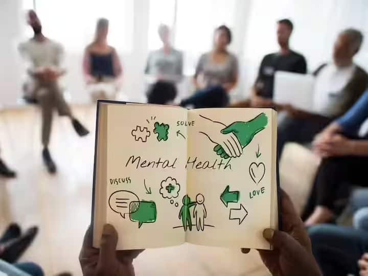 Mental Health : धावपळीच्या जीवनात लोक अनेकदा बिघडलेल्या मानसिक आरोग्याचे बळी ठरतात आणि अशा लोकांना त्याची कल्पनाही नसते.