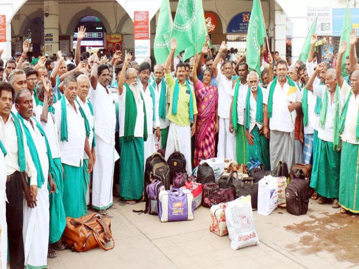 டெல்லி புறப்பட்ட தமிழ்நாட்டு விவசாயிகள், பல்வேறு கோரிக்கைகளை வலியுறுத்தி நாளை டெல்லியில் போராட்டம்