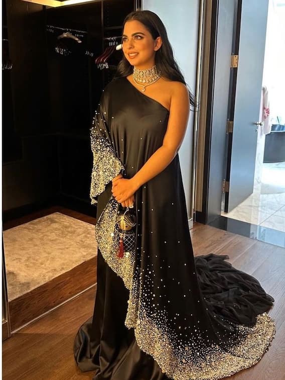 पति के साथ दिखीं ईशा अंबानी, चर्चा में फोटोज