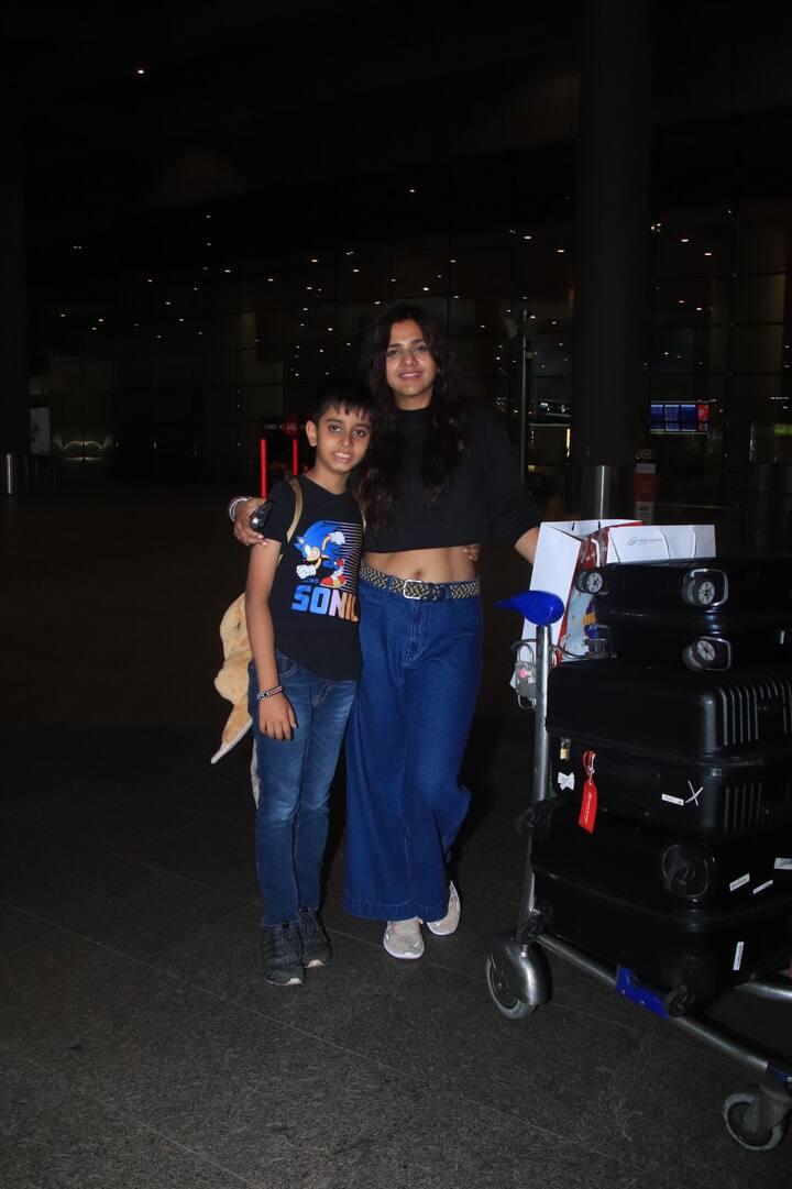 दलजीत कौर दूसरी शादी के बाद पहली बार मुंबई एयरपोर्ट पर नजर आईं. इस दौरान उनका बेटा जेडन भी उनके साथ था.