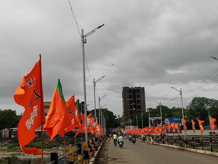 maharashtra news dhule news Tomorrow in Dhule city, 'shasan apalya dari', Shiv Sena-BJP flags but NCP excluded? Dhule News : उद्या धुळे शहरात 'शासन आपल्या दारी', शिवसेना -भाजपचे झेंडे मात्र राष्ट्रवादीला वगळलं? 