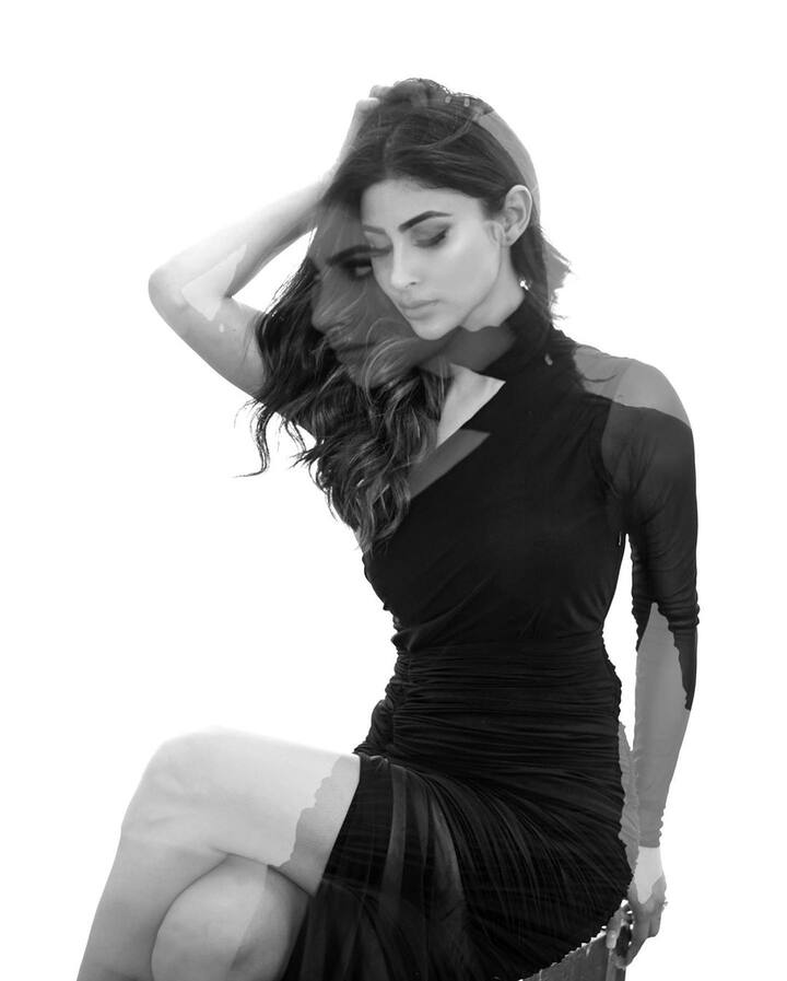 Mouni picked an incredible one-shoulder gown from the widely known fashion label Deme for her outfit.