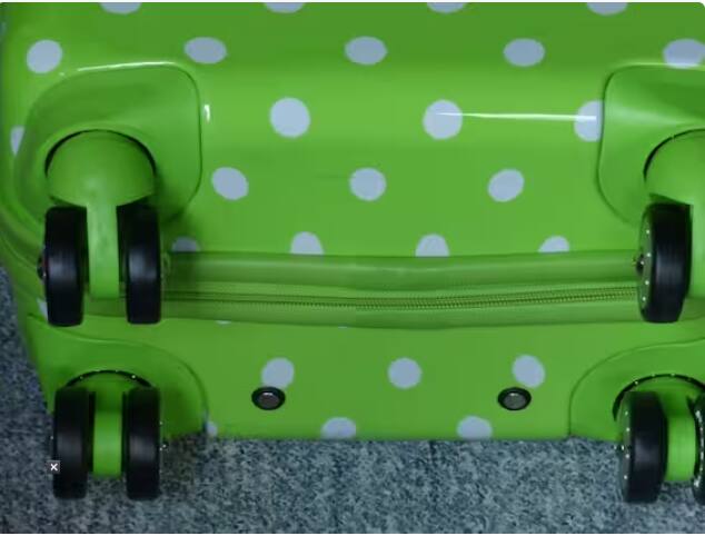 ਇੱਕ ਸ਼ਹਿਰ ਵਿੱਚ ਇਸ ਆਰਾਮਦਾਇਕ ਪਹੀਏ ਵਾਲੇ ਸੂਟਕੇਸ 'ਤੇ ਪਾਬੰਦੀ ਲਾਈ ਗਈ ਹੈ। ਹੁਣ ਉਸ ਸ਼ਹਿਰ 'ਚ ਟਰਾਲੀ ਬੈਗ ਲੈ ਕੇ ਆਉਣ 'ਤੇ ਭਾਰੀ ਜੁਰਮਾਨਾ ਲੱਗੇਗਾ।