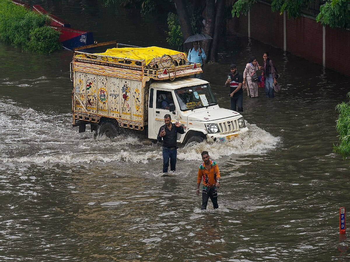 Weather Today: વરસાદથી રાહતના આજે પણ અણસાર નહીં, 23 રાજ્યોમાં IMDનું એલર્ટ