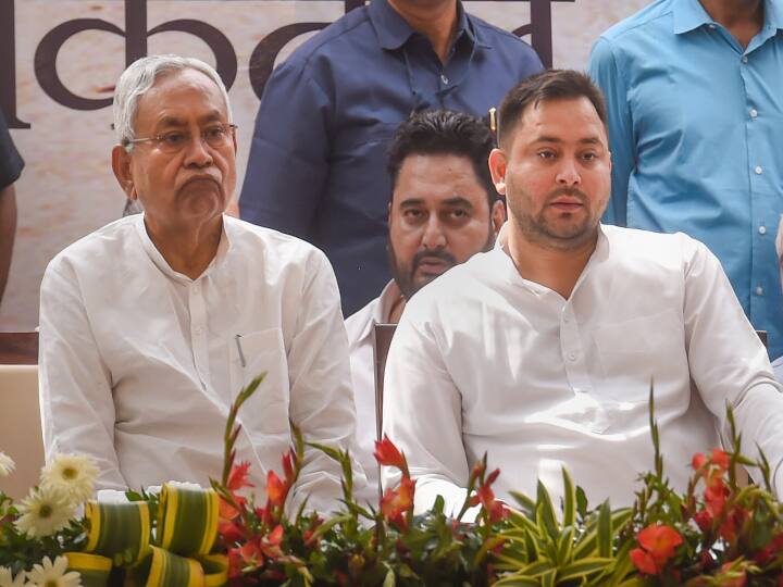 लैंड फॉर जॉब मामले में तेजस्वी यादव के नाम जुड़ने के बाद बीजेपी आक्रामक हो गई है. बीजेपी लगातार सीएम नीतीश कुमार से तेजस्वी यादव से इस्तीफा लेने के लिए दबाव बना रही है.