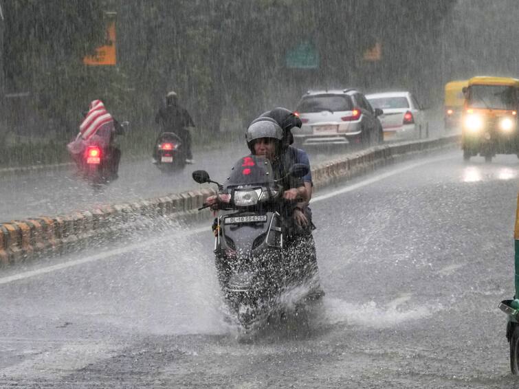 लगातार बारिश के कारण दिल्ली में स्कूल कल बंद