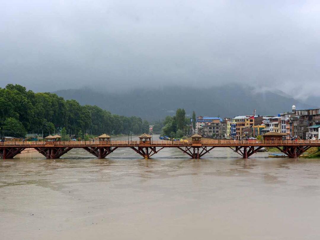 J&K: Flood Fears Ease As Jhelum Water Level Recedes Jhelum River Overflowing No Flood Threat Jammu Kashmir Receding Water Level J&K: Flood Fears Ease As Jhelum Water Level Recedes