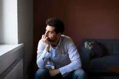 Health Tips : मानसिक आरोग्य बिघडल्यावर 'ही' 6 लक्षणं दिसतात; तुम्हालाही जाणवत असतील तर वेळीच सावध व्हा