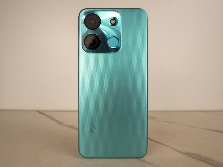 सेल के तहत आपको चुनिंदा बैंक के डेबिट और क्रेडिट कार्ड पर आकर्षक डिस्काउंट दिया जाएगा जिससे फोन की कीमत और कम हो जाएगी. Itel A60s में मल्टी-फंक्शनल फिंगरप्रिंट सेंसर मिलता है. साथ ही 8GB रैम और 64GB ROM सपोर्ट भी कंपनी देती है.