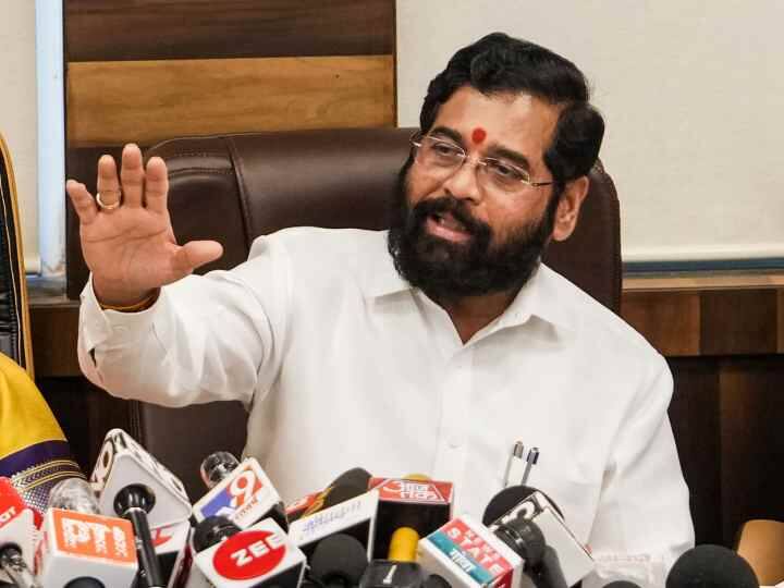 महाराष्ट्र के मुख्य निर्वाचन अधिकारी की वेबसाइट पर हलफनामे के अनुसार सीएम एकनाथ शिंदे के पास कुल 11 करोड़ 56 लाख 12 हजार रुपये की चल और अचल संपत्ति है.