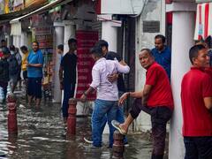 मानसून की पहली बारिश ने तोड़ा 20 वर्षों का रिकॉर्ड, जलभराव और पेड़ गिरने के कई मामले दर्ज, जानें IMD का येलो अलर्ट