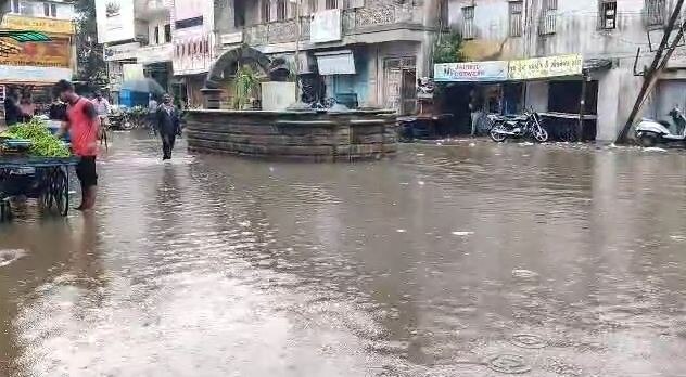 Kutch Rain: કચ્છના મોટા ભાગના વિસ્તારોમાં વરસાદ, ભુજના મુખ્ય બજારોમાં ભરાયા પાણી